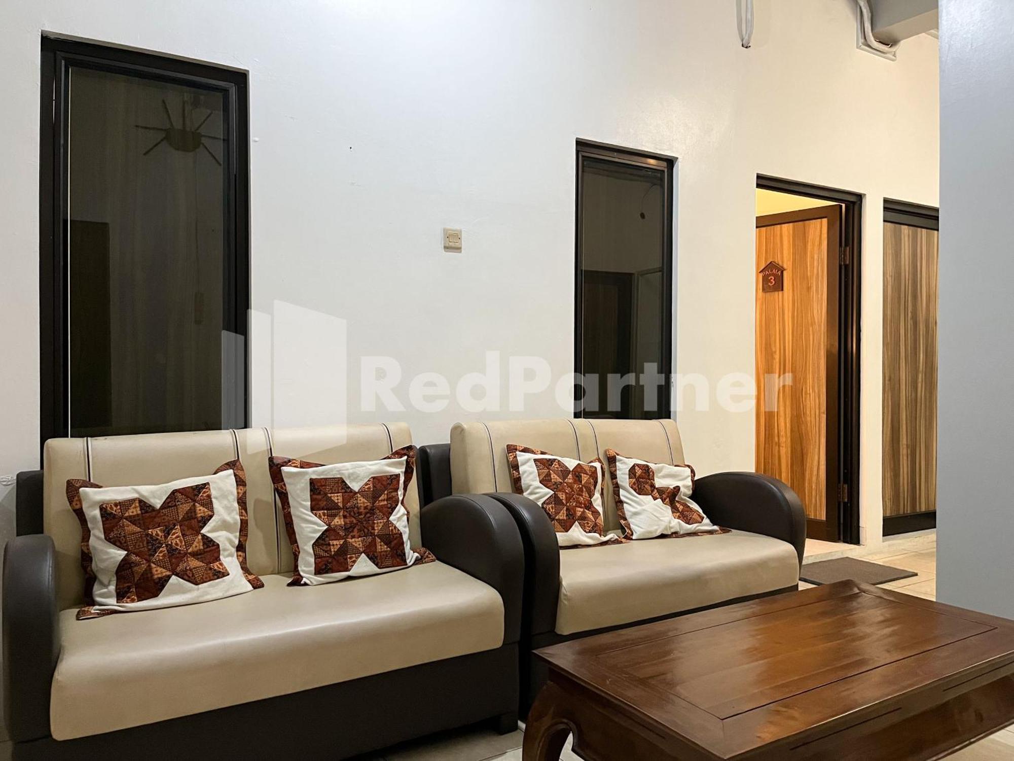 D Palma Near Lokananta Manahan Mitra Reddoorz Surakarta  ภายนอก รูปภาพ