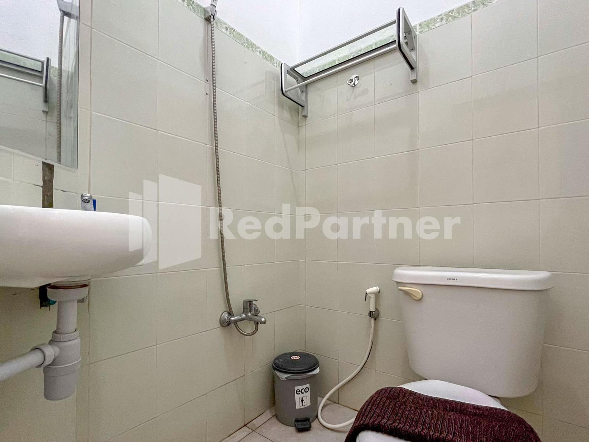D Palma Near Lokananta Manahan Mitra Reddoorz Surakarta  ภายนอก รูปภาพ