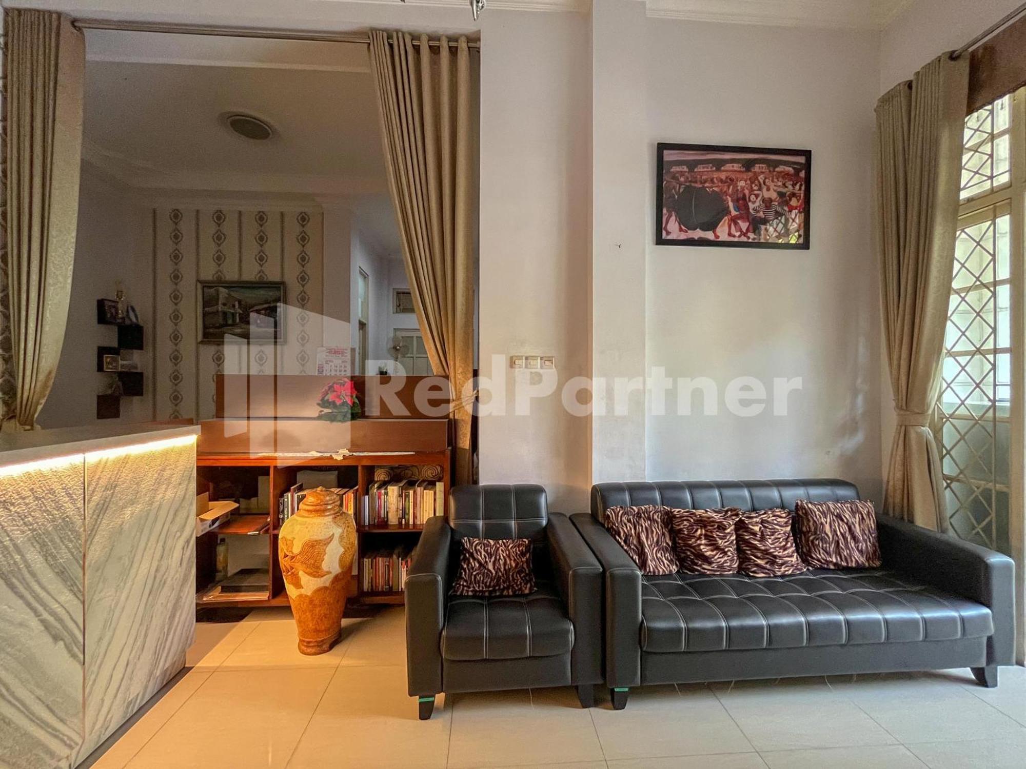 D Palma Near Lokananta Manahan Mitra Reddoorz Surakarta  ภายนอก รูปภาพ