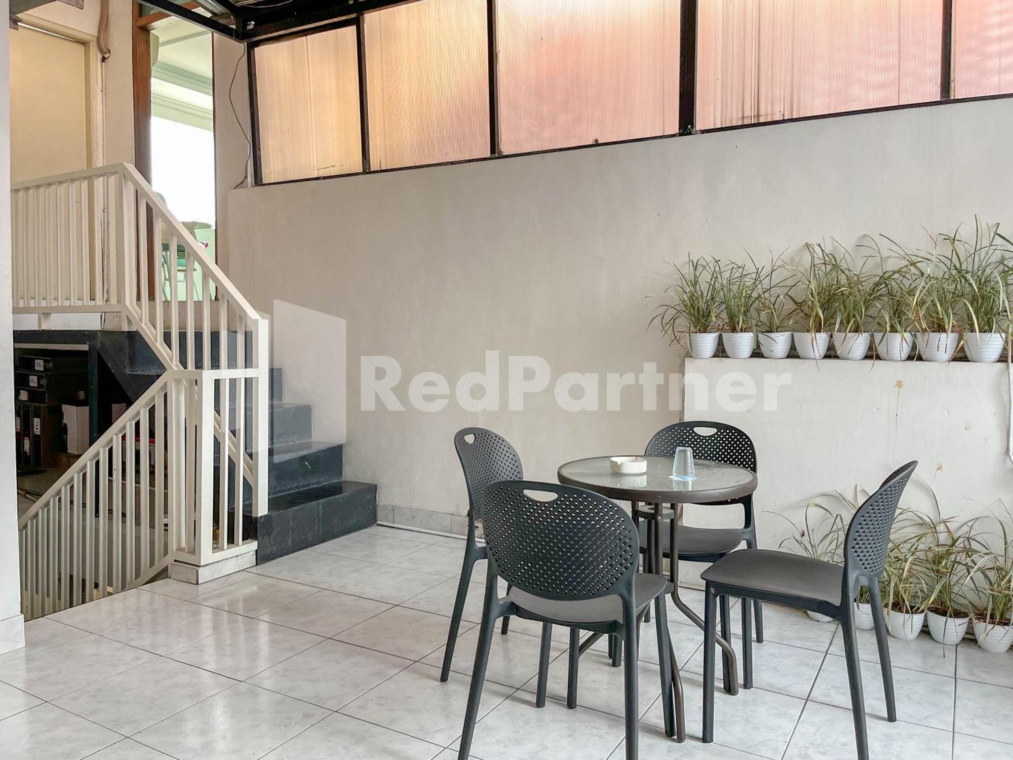 D Palma Near Lokananta Manahan Mitra Reddoorz Surakarta  ภายนอก รูปภาพ